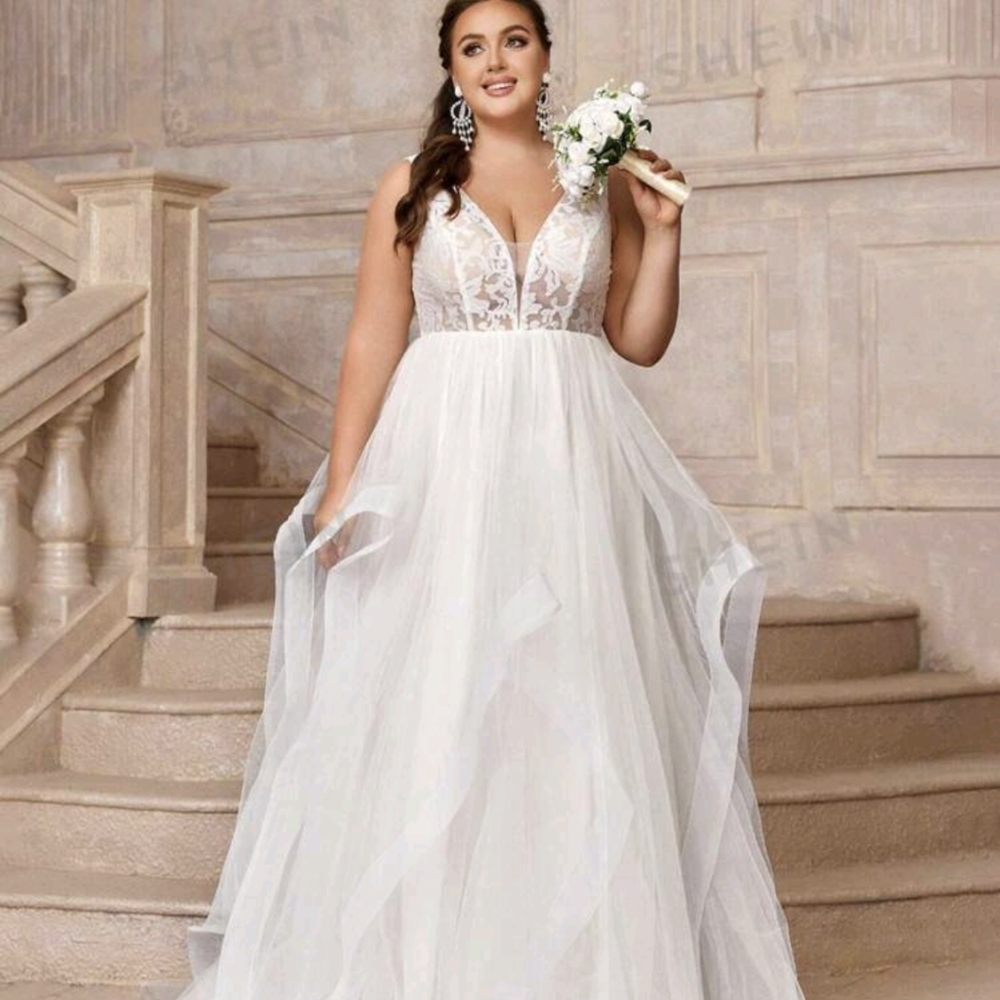 Elegant White Lace Wedding Gown